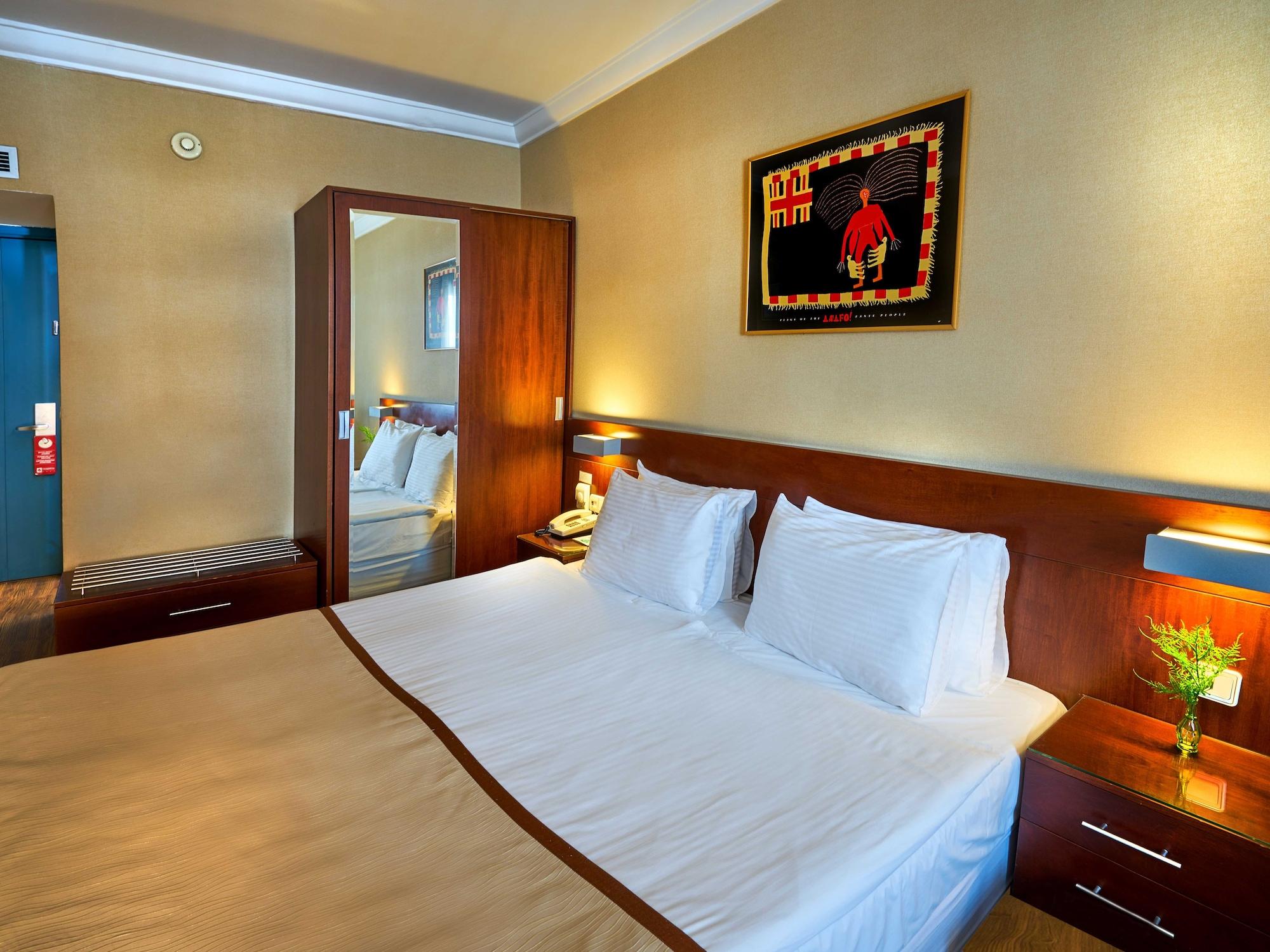 Feronya Hotel Istanbul Exteriör bild